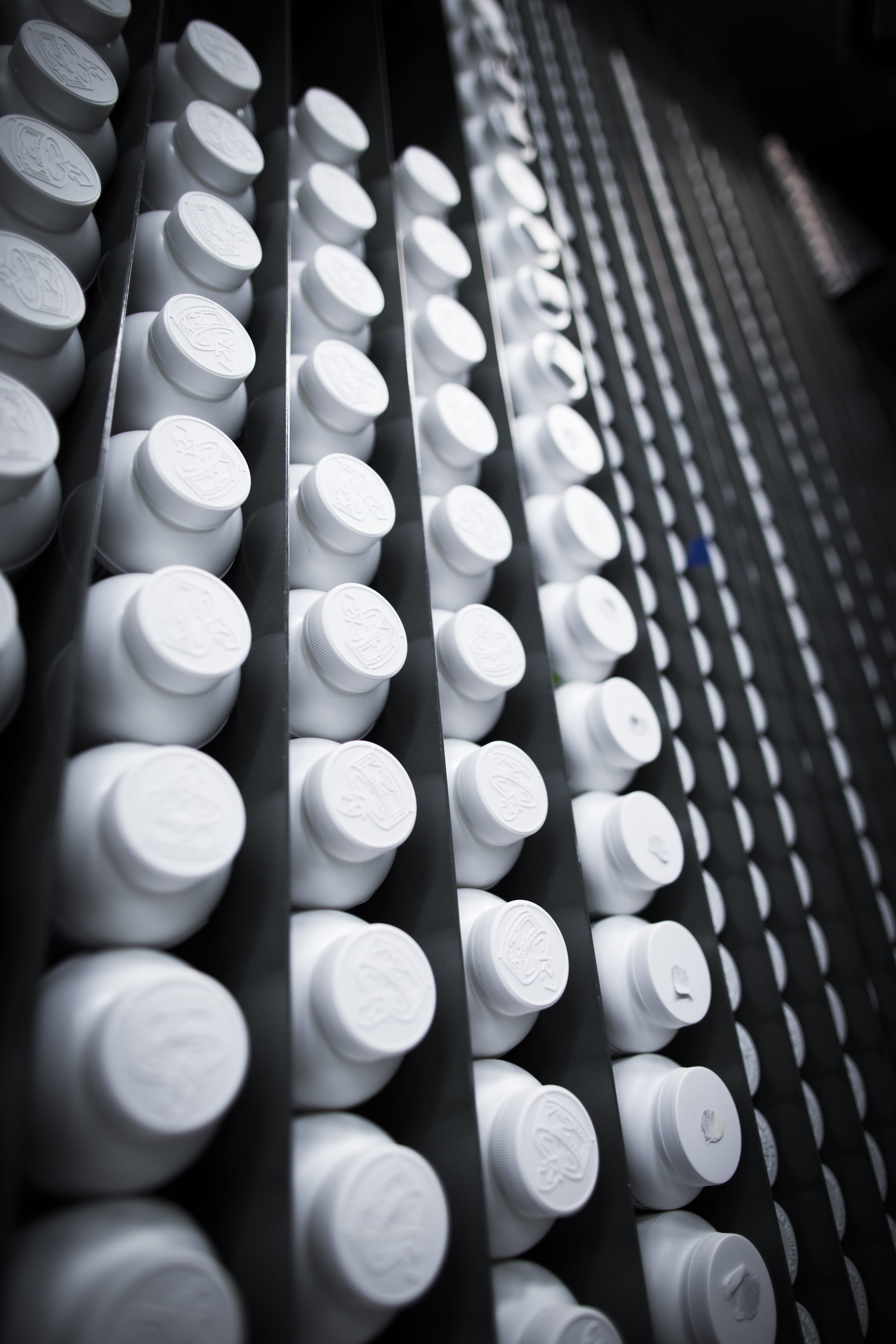 Dist_Drug_A-Frame_Bottles_011