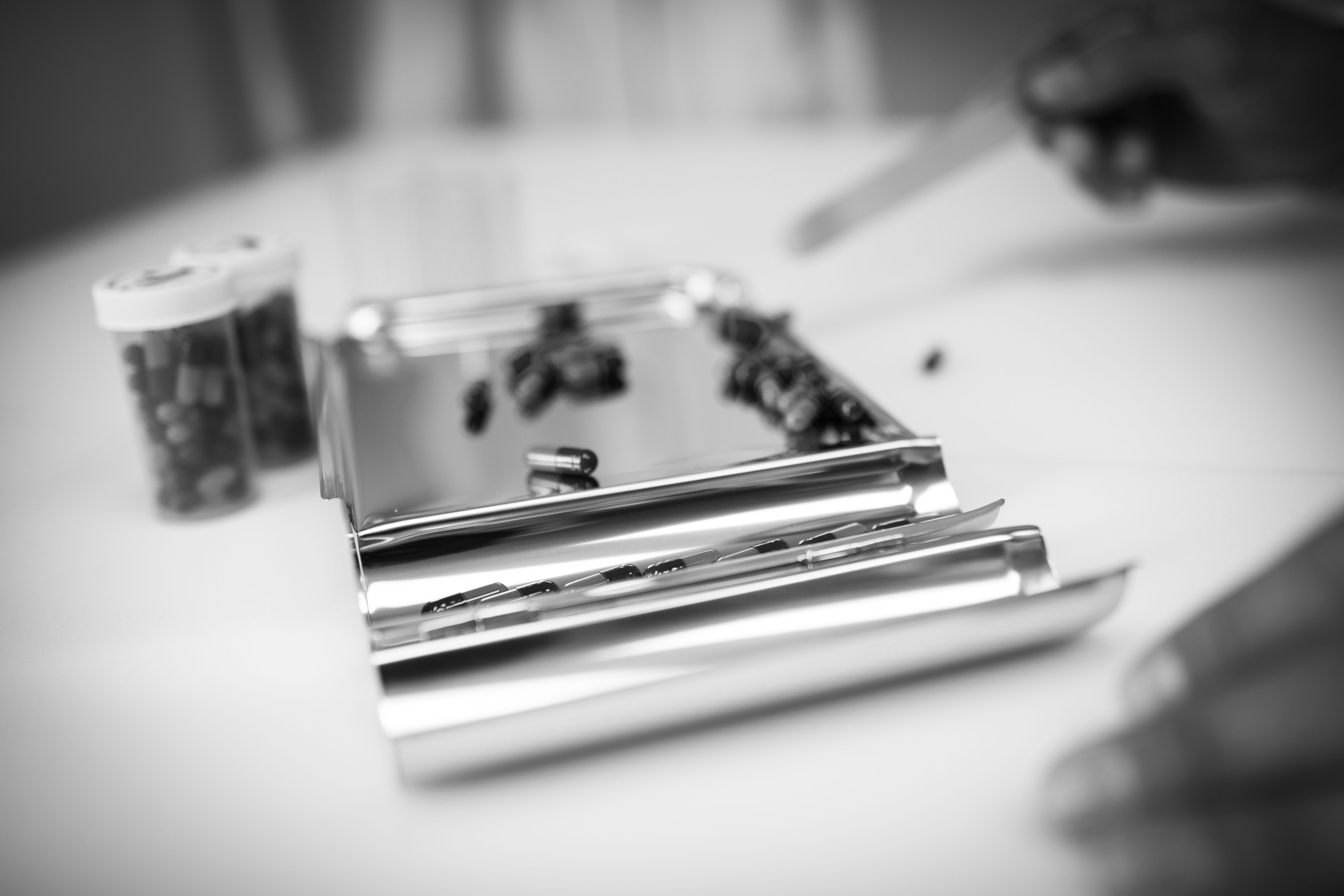 Product_Oral_Count_Dispense_001-BW